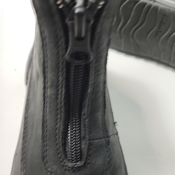 CLARKS Women's 7M Gilby Cherry Black Leather Snow Boot with Front Zipper - Picture 7 of 8